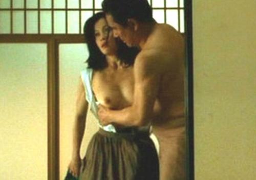 濱田マリ　乳首丸出しの乳を揉まれたり舐められたりチンコ挿入されたりエロすぎる
