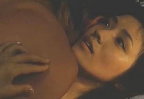 星野真里　乳首丸見え状態で明るいうちからパコりまくる濡れ場がたまらん