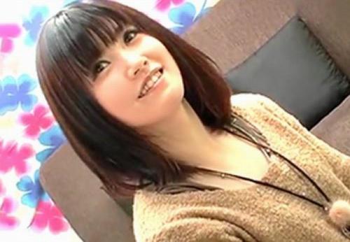 素人娘が初体験『恥ずかしいけど感じるの』グチュグチュ生マ○コで素股にドピュッ