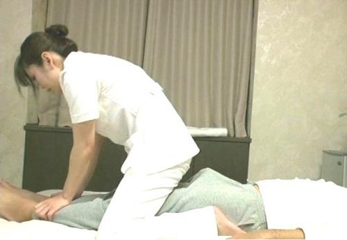 整体中にチンコが勃起してマンコに触れたらチンコが折れる程ど力強く擦り付けられた