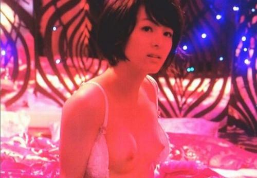 清野菜名　乳首丸出しおっぱいを晒した濡れ場がエロくてたまらん