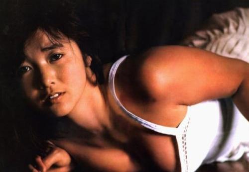 宮崎美子　乳首出しでガッツリ抱き合って正常位でセックスする濡れ場がエロい