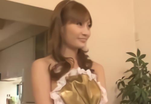 明日花キララ　裸エプロンでご飯も食べないで朝っぱらからごセックス