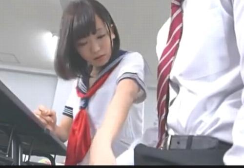 鎌田紘子　ドS女子校生がおっぱいチラ見で童貞のチンポを勃起させ裏スジを刺激する