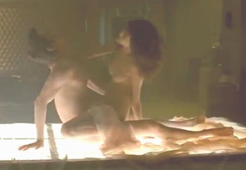 韓国濡れ場　乳首丸出しで騎乗位で挿入して腰を動かす濡れ場がエロくてたまらん