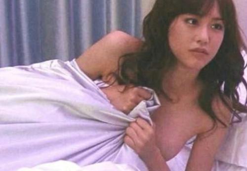 桐谷美玲　処女喪失の濡れ場でまさかの乳輪ポロリお宝映像