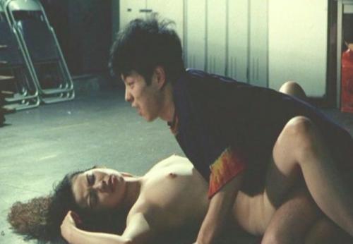 鈴木砂羽　巨乳の乳首がビンビン正常位で挿入されピストンされる濡れ場