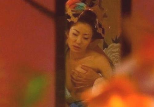 菅野美穂　乳首出した乳房をガッツリ揉まれてバックで挿入される濡れ場がエロすぎる
