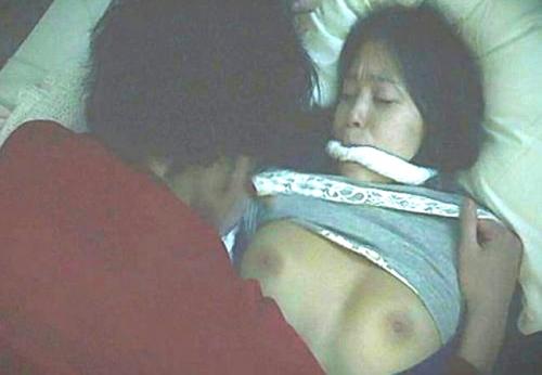 岩佐真悠子　乳首丸出しでチンポ挿入され正常位で中出しの濡れ場がたまらん