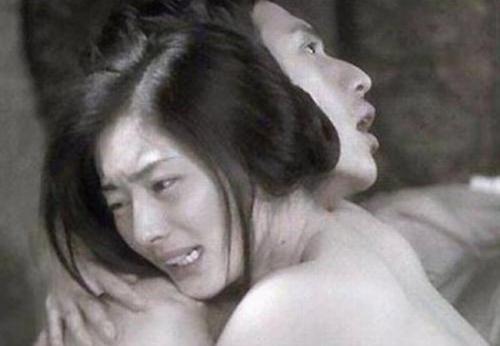 常盤貴子　乳首丸出しの乳房を押し当て濃厚ベロチューする濡れ場がエロくてたまらん