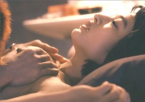 門脇麦　乳首丸出しおっぱい揉まれて勃起してエロいセックス濡れ場
