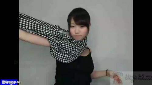 素人美女がライブチャットで自分で乳揉み勃起誘発！！痩せてるけど意外と大きくて白く柔らかそうなオッパイ・・・