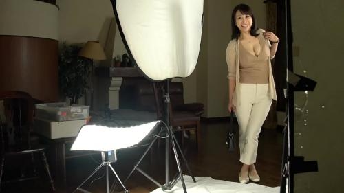 結城薫　五十路巨乳妻がAV初撮り・・まだ、まだ現役感タップリの巨乳お色気妻のエッチな姿に勃起・・・