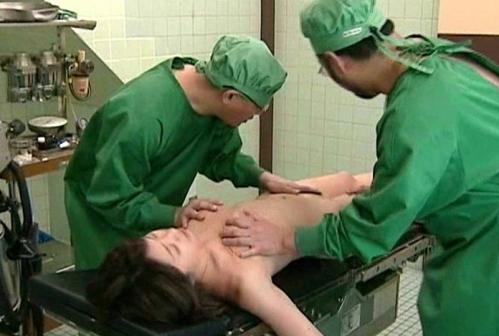 ヘンリー塚本　薬を使って女を眠らせて好き放題弄ぶ悪徳医師ばかりの病院は都内某所にあるという・・・