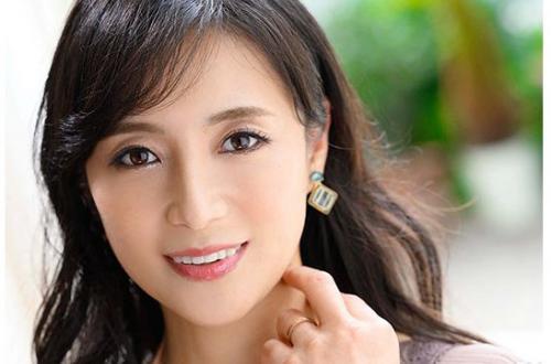 平岡里枝子　チョッと骨っぽいスレンダー五十路美魔女のSEXはエロさと激しさ全開・・・