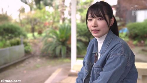 三浜唯　田舎生まれ田舎育ちで、まだ可愛くなる方法を知らない初心な純情未完成原石のAVデビュー作