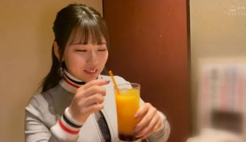 大人しい清楚な顔とは裏腹に「週10回はSEX」したいと豪語する隠れビッチな巨乳垂れ乳気味な淫乱お姉さん