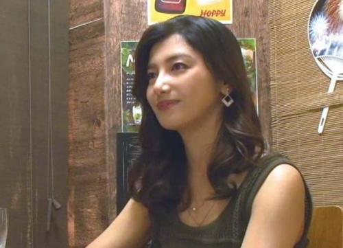 熟女ナンパ　相席居酒屋でボッチ飲みしていたスレンダーな美魔女をナンパ・・・デカチンを喜んでフェラチオして騎乗位で喘ぐエロマダム