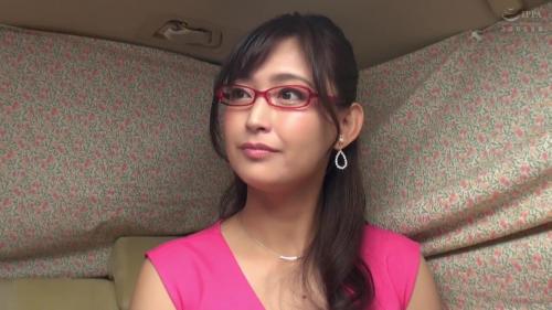 三十路熟女ナンパ　眼鏡が良く似合う巨乳人妻のマ●コにバイブを膣奥深くまでぶち込みアヘアヘ・・・そこに、もう一人の男が登場！
