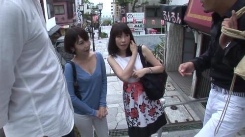 熟女ナンパin温泉街　温泉旅行に来た仲良しご近所さんな熟女をナンパテイクアウトして旦那に秘密のいけない遊びに嵌って・・・