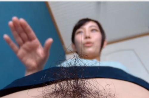 ライブチャツト　陰毛を男達に晒すスレンダーなお姉さん・・・無料でオナニー＆アクメ見れるエロいライブチャット無料お試し体験！