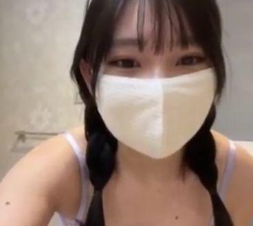 ライブチャット　凄い可愛いシロウト美少女がランジェリー姿で・・無料登録でシロウト美女のオナニーをタダで見ませんか？