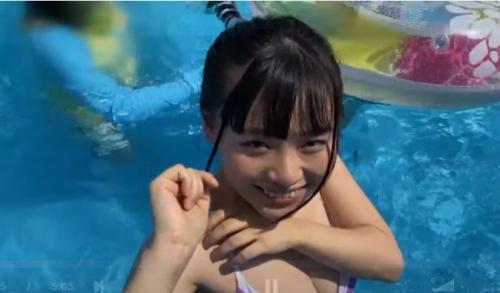 花音うらら　顔面偏差値レベチな10代女の子とプールの後でイチャイチャSEX！剛毛マンコをクンニすると毛が舌に絡まりついて・・