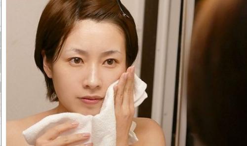 奥田咲　「終電ないならウチ来る？」 残業後に美人部長の宅にお泊り！？無防備な薄着とすっぴん姿にエキサイト勃起した僕