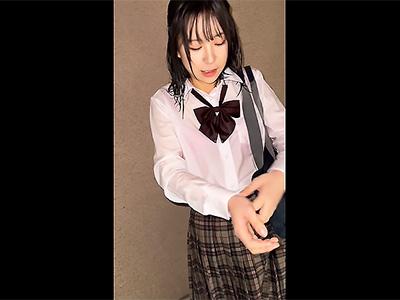 ＜素人×幼馴染＞突然の土砂降りで全身ずぶ濡れ！幼馴染の透けるブラに我慢できずその場で欲望を解放する