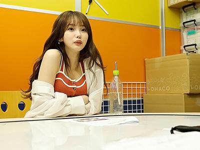 《美少女×乱交》超可愛い女性が乱交SEXで勃起した肉棒に激しく打ち込まれイキまくりが半端ないｗｗｗ