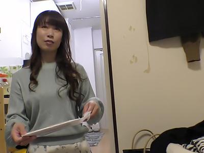 【盗撮×人妻】家事手伝いのおばさんがクッソエロい‼お願いしまくりで中出しセックスしたったｗｗｗ