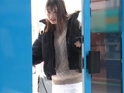 〔マジックミラー号×中出し〕控えめな素人巨乳女子さんの意外な魅力！大人の落ち着きと心から溢れる情熱が感動を呼ぶｗｗｗ