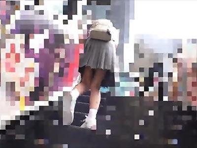 〖女子校生×野外〗細身でめちゃかわな女子高生さん野外でローター→濃厚フェラで肉棒しゃぶる姿がたまらｎｗｗｗ