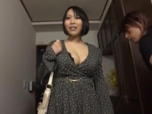 【前田優希】現場に入ったばかりの巨乳AV女優を背後から襲って丸裸にしたら即ハメしちゃう！