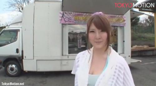 【仁科百華】AV女優がマジックミラー号に乗り遠路はるばる埼玉のビデオ店に到着してビデオを買ってくれたら乳揉みさせてくれるｗ