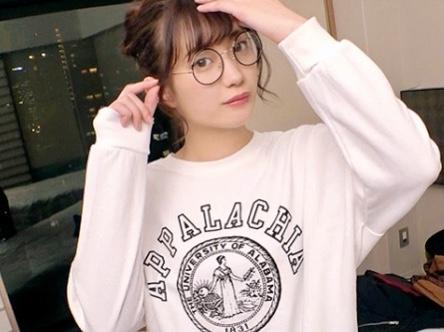 メガネのパティシエ見習いの巨乳娘が初AV出演で凄テクを披露するｗ