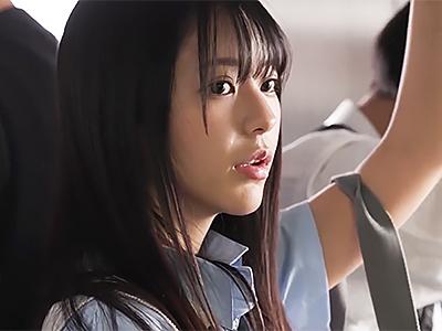 〖痴漢×女子校生〗うら若き女子高生が不意打ちの痴漢の手口で無抵抗に！激しい快楽により惹きつけられる興奮不可避なシーンが衝撃的！ｗｗｗ