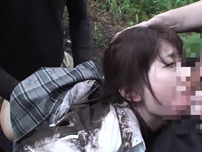 【レイプ×鬼畜】学校から帰る途中のめっかわ女子校生さんを強引に拉致して山奥で容赦なくレイプし膣内射精したったｗｗｗ