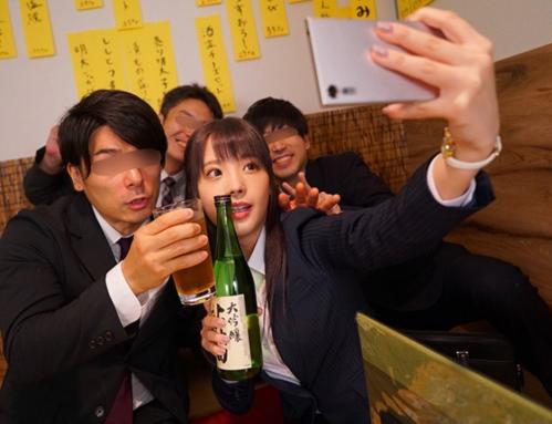社員歓迎会で飲み過ぎて泥酔した新入女社員をホテルに連れ込んで男性社員みんなで歓迎SEXｗ
