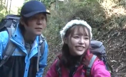 友達と二人で山登りにチャレンジしたらまさかの遭難！ｗ吊り橋効果で狭いテントの中で極限SEX！！