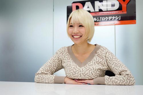 金髪痴女GALが悩める絶倫M男を出会って５秒で即勃起させ強制フェラチオｗ