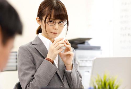 見た目は真面目な新入社員はちょっと優しくしたらメンヘラ気味に尽くしてくる！ｗ会社でゴックンフェラに妊娠OKの中出しSEX!!