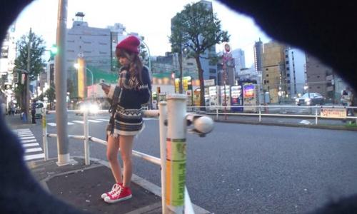 街で見つけた彼氏に振られて傷心モードの女の子をナンパしてキツキツおまんこにゴム無しでいれて大量中出し！ｗ