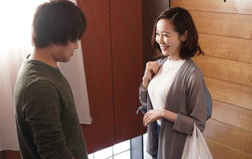 数年ぶり会った幼馴染と酔った勢いで一週間ひたすらぶっ続けでヤリまくって中出しし放題！ｗ