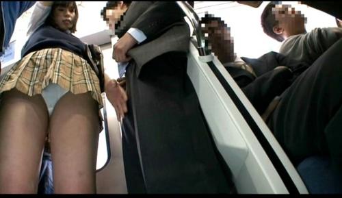 ワザと混んでる先頭車両に乗り込むミニスカ痴女！視線、ちら見せ、密着誘惑！痴漢電車7連発！#たまにいるM男の強襲