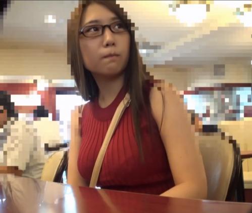 地味眼鏡のくせに赤ニットにパイスラｗ完全にかまってちゃんスタイルなので頂きました！