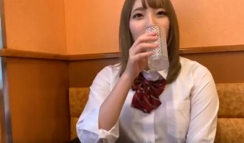 バレー部で全身の感度が高いかわいい制服姿のJKにパイズリしてもらいながらもゴム無しFUCK！！