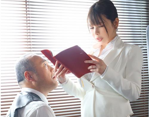 プルプルの唇と品のある美貌を持つ美人秘書を社長室でコンドームも付けずにハメまくる！！