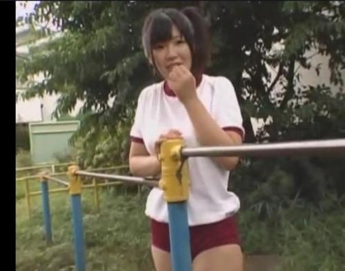 放課後の公園で鉄棒に股間を擦りつけて気持ち良くなっちゃう女の子。秘密の遊びを止められない女子#たまにいるM男の強襲