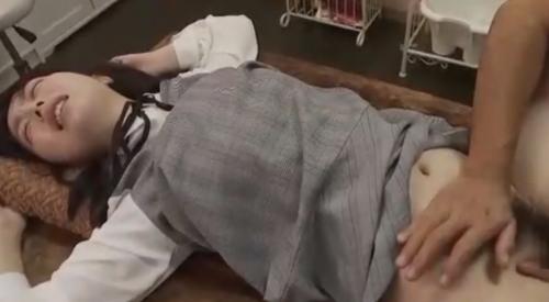 剛毛ＪＫ捻挫で通院のはずが子宮をほぐされ敏感なツボを責められるｗ